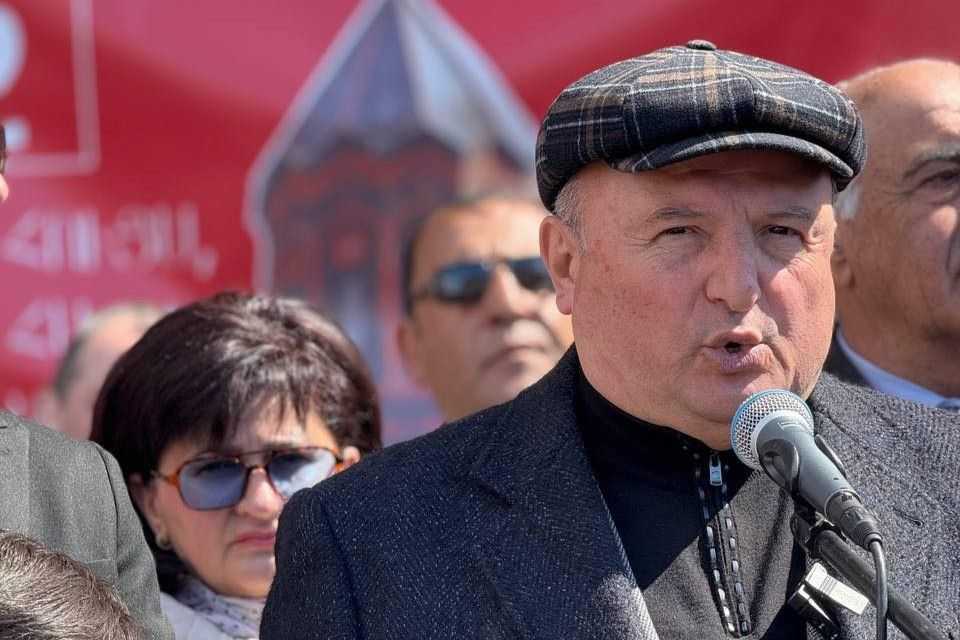 Vardan Ghukasyan campaigning ahead of the 2025 mayoral elections in Gyumri. Photo via social media.