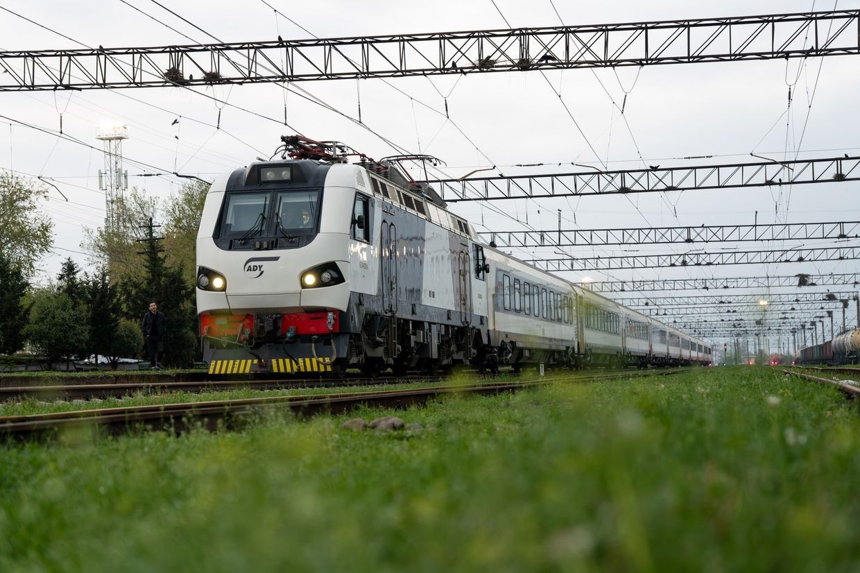 Azerbaijani passenger train. Photo: Azerbaijan Railways CJSC.